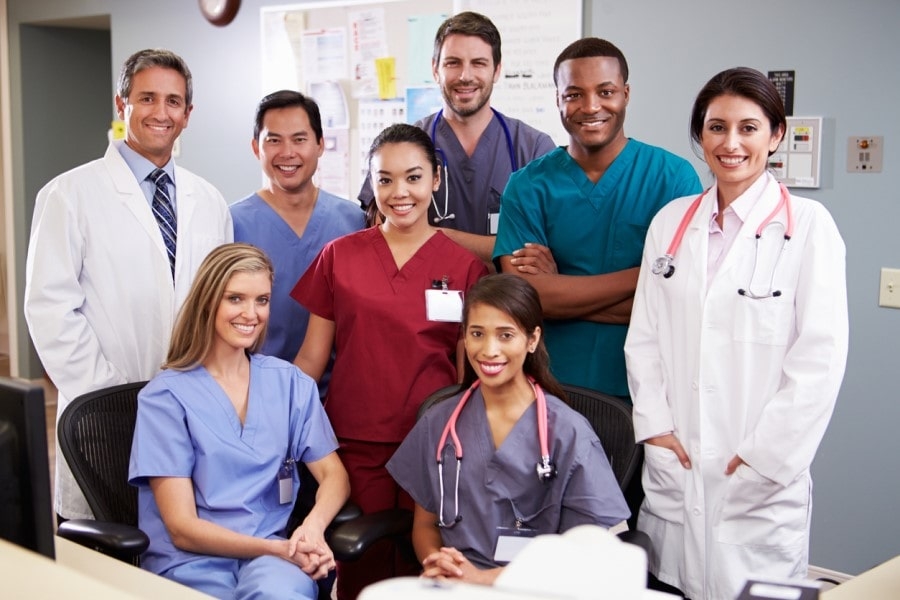 What are the benefits of working for a nursing agency?